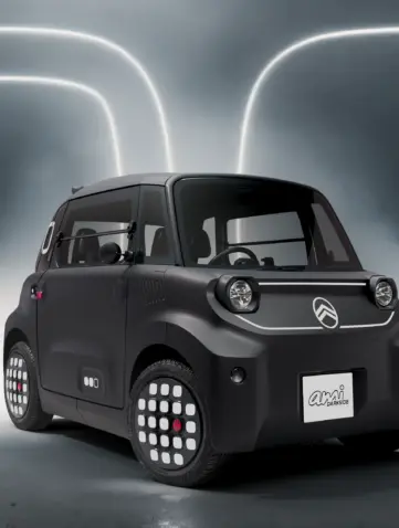 Citroën Ami Dark Side noire vue de face en trois quarts avec finition Black Night et design spécifique